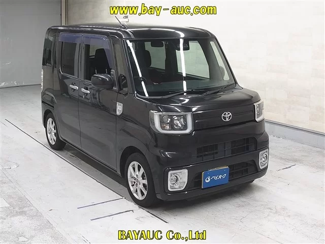 Toyota Pixis Mega LA700A 2018